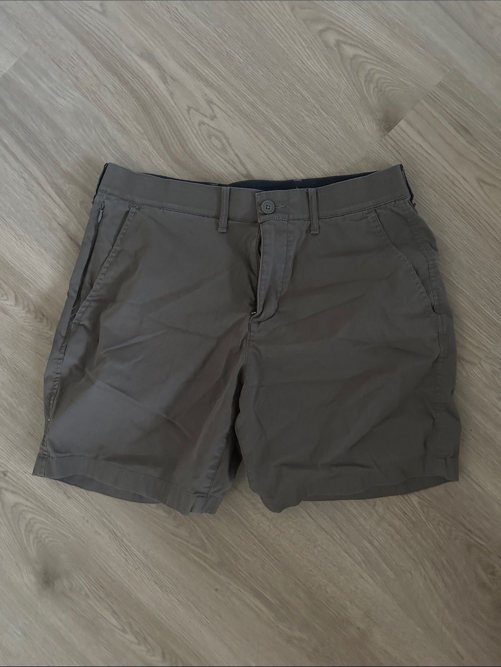 Abercrombie & Fitch Men's Flat-Front Brown Shorts
